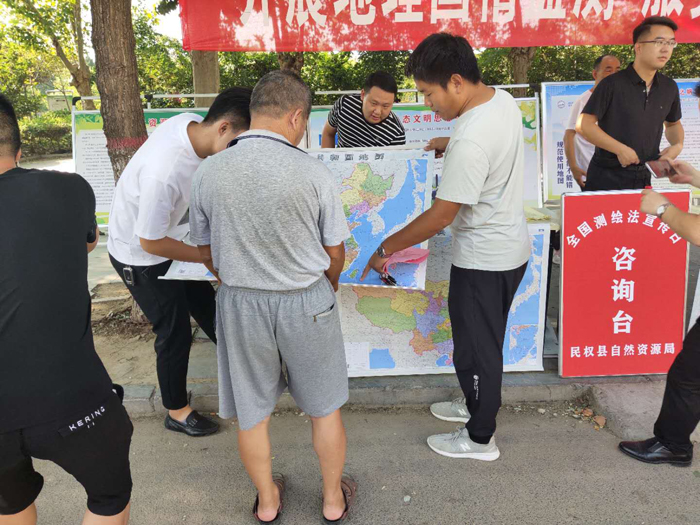 縣規(guī)劃中心積極開展“全國(guó)測(cè)繪法宣傳日”活動(dòng)