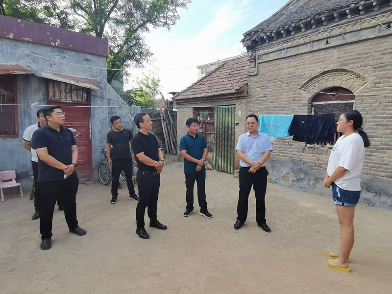 共青團(tuán)商丘市委攜手愛心企業(yè)到我縣看望慰問清華學(xué)子及貧困大學(xué)新生 共青團(tuán)商丘市委攜手愛心企業(yè)到我縣看望慰問清華學(xué)子及貧困大學(xué)新生