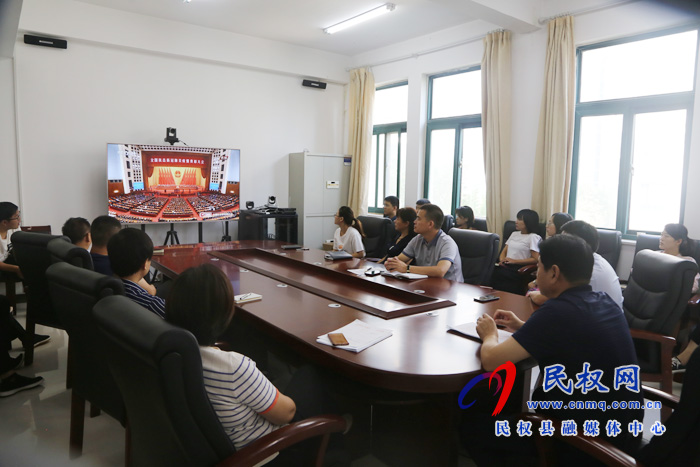 我縣各鄉(xiāng)鎮(zhèn)（街道辦）、縣直各單位集中收聽收看全國抗擊新冠肺炎疫情表彰大會(huì)