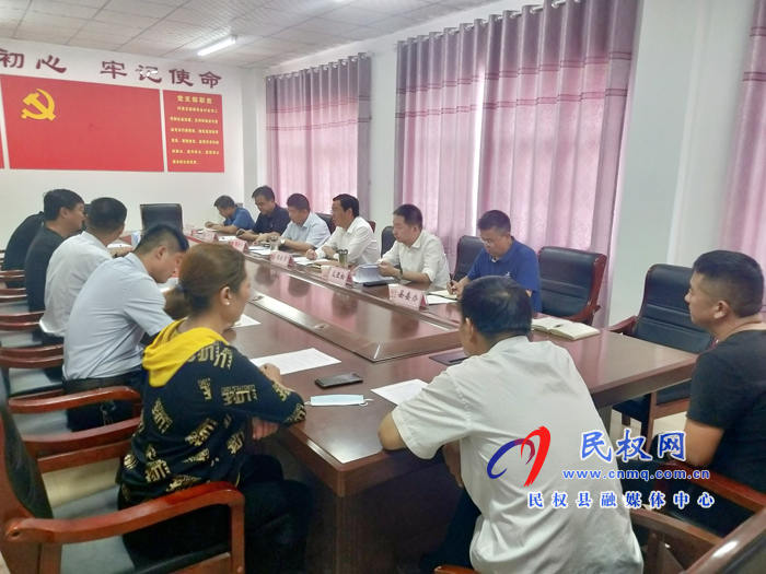 市人大常委會(huì)副主任、縣委書(shū)記姬脈常到白云寺鎮(zhèn)柏木崗村開(kāi)展“三·五”基層工作日活動(dòng)