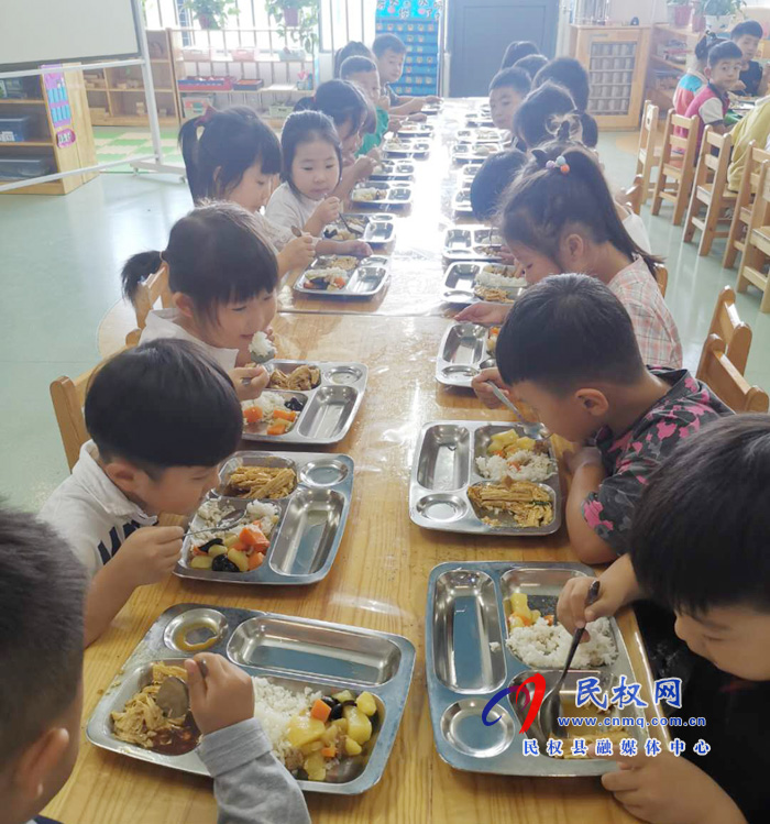 民權(quán)縣幼兒園開展“杜絕舌尖上的浪費(fèi)”主題教育活動(dòng) 民權(quán)縣幼兒園開展“杜絕舌尖上的浪費(fèi)”主題教育活動(dòng)
