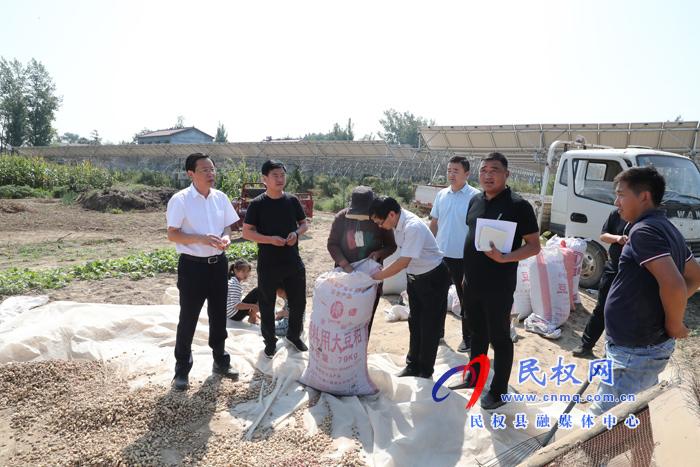 市人大常委會副主任、縣委書記姬脈常到白云寺鎮(zhèn)調(diào)研脫貧攻堅工作