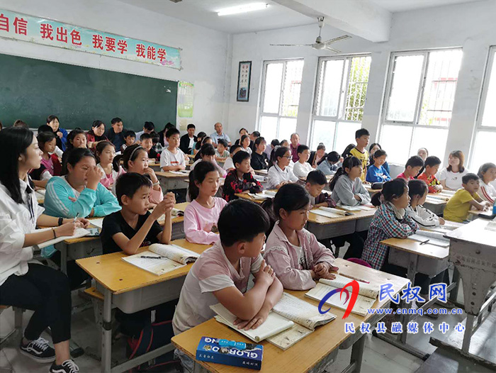 民權(quán)縣教體局教研室組織名師團(tuán)隊到伯黨鄉(xiāng)開展送教下鄉(xiāng)活動 民權(quán)縣教體局教研室組織名師團(tuán)隊到伯黨鄉(xiāng)開展送教下鄉(xiāng)活動