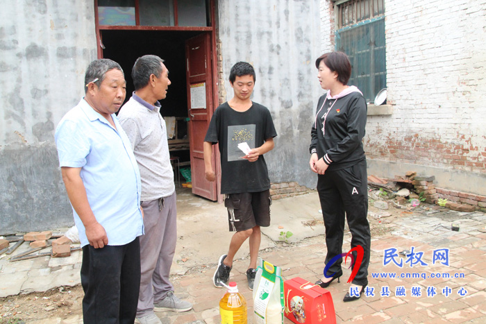 褚廟鄉(xiāng)節(jié)前慰問特困戶濃濃關懷暖人心 褚廟鄉(xiāng)節(jié)前慰問特困戶濃濃關懷暖人心