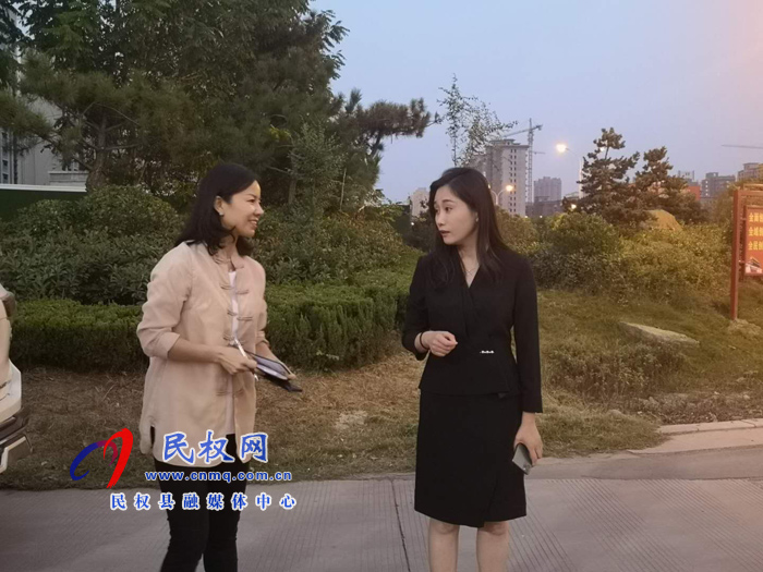 副縣長朱琳明察暗訪志愿者在崗情況 副縣長朱琳明察暗訪志愿者在崗情況