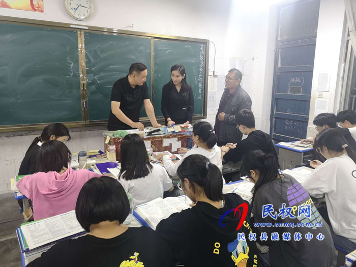副縣長(zhǎng)朱琳到民權(quán)高中調(diào)研教學(xué)情況 副縣長(zhǎng)朱琳到民權(quán)高中調(diào)研教學(xué)情況
