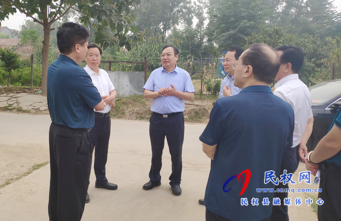 市委常委、常務(wù)副市長(zhǎng)吳祖明到龍?zhí)伶?zhèn)開展“三五”基層工作日活動(dòng)