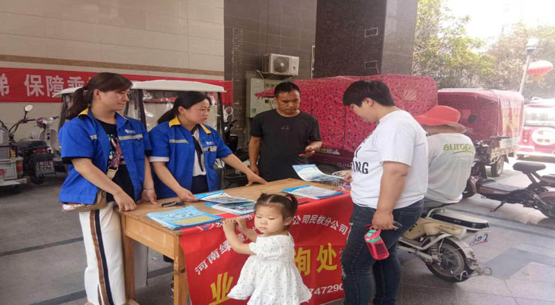 縣住建局加強(qiáng)入戶安全宣傳 保障平安度雙節(jié) 縣住建局加強(qiáng)入戶安全宣傳 保障平安度雙節(jié)