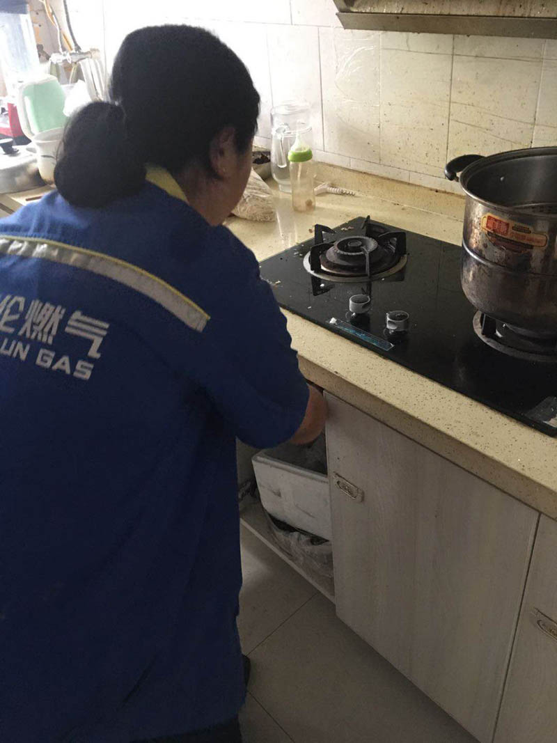 縣住建局加強(qiáng)入戶安全宣傳 保障平安度雙節(jié) 縣住建局加強(qiáng)入戶安全宣傳 保障平安度雙節(jié)