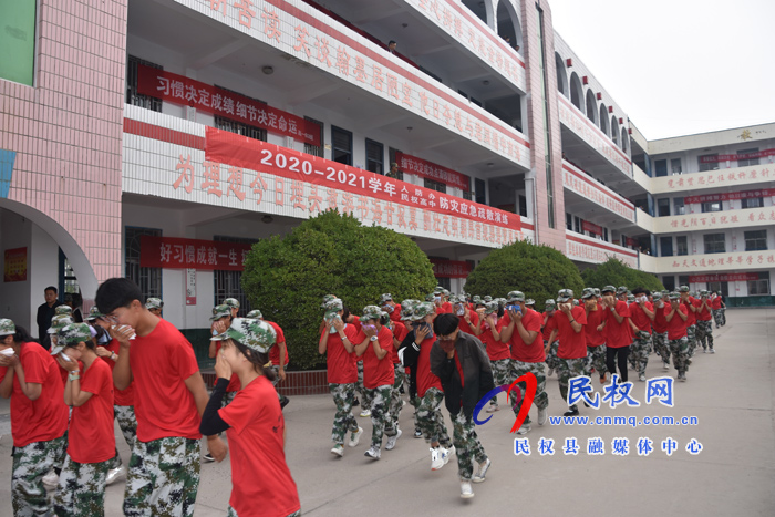 縣人防工程維護(hù)中心:組織學(xué)校疏散演練 提高學(xué)生防災(zāi)意識 縣人防工程維護(hù)中心:組織學(xué)校疏散演練 提高學(xué)生防災(zāi)意識