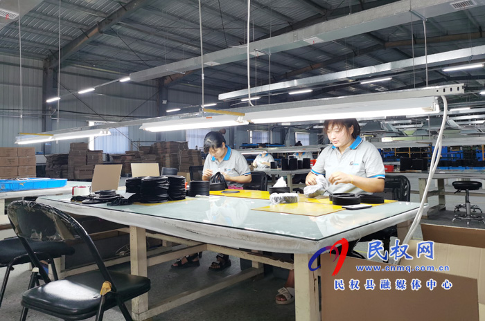 王莊寨鎮(zhèn):扶貧車(chē)間建村頭顧家掙錢(qián)兩不愁 王莊寨鎮(zhèn):扶貧車(chē)間建村頭顧家掙錢(qián)兩不愁