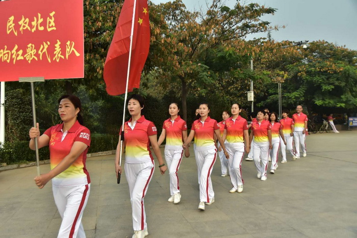 民權(quán)縣總工會組織開展“不忘初心、喜迎雙節(jié)、萬步有約”健走活動(dòng)