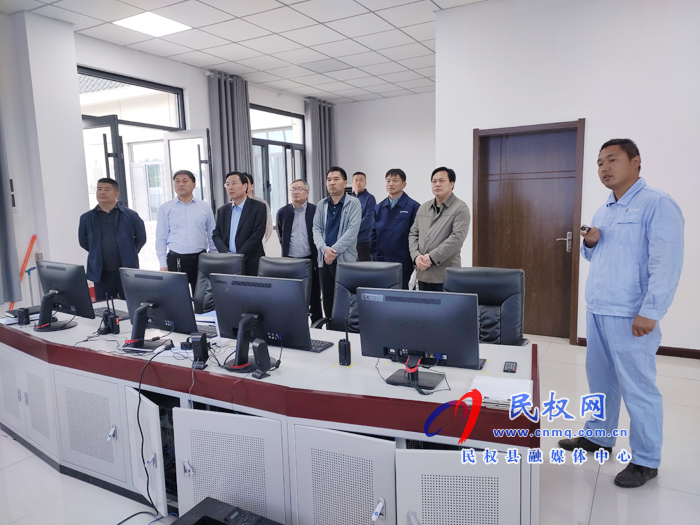 市人大常委會副主任、縣委書記姬脈常查看我縣重點項目建設(shè)情況和部門節(jié)假日值班值守情況
