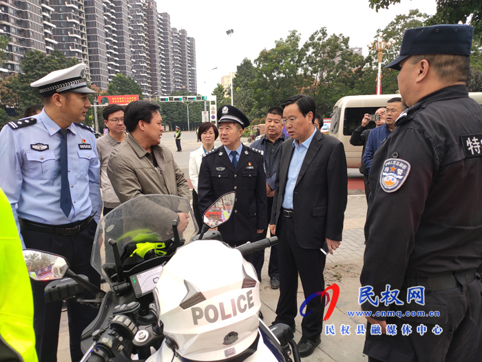 市人大常委會副主任、縣委書記姬脈常查看我縣重點項目建設(shè)情況和部門節(jié)假日值班值守情況