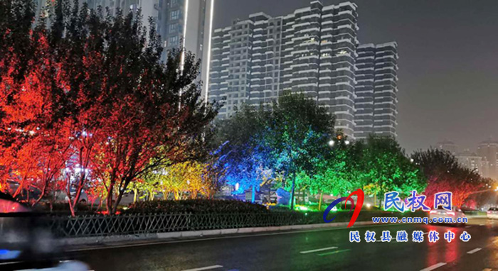 城管局路燈所加強城區(qū)亮化、美化，為創(chuàng)建全國文明城（提名城市）工作增光添彩