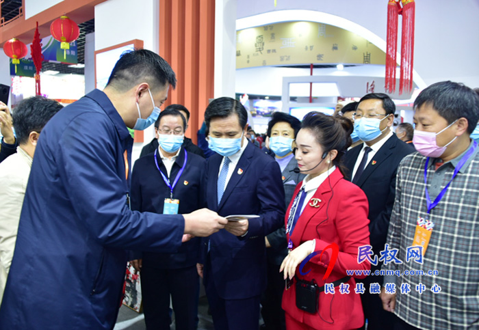 省委常委、宣傳部長江凌一行來到中原文博會商丘展區(qū)參觀