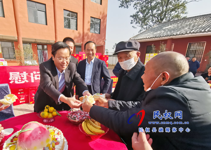 市人大常委會副主任、縣委書記姬脈常重陽節(jié)前夕慰問敬老院老人及百歲老人