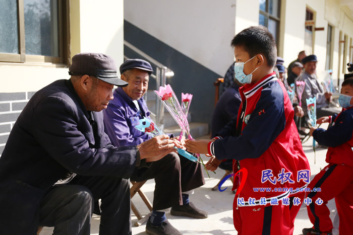 天樂幼兒園開展重陽節(jié)慰問活動(dòng) 天樂幼兒園開展重陽節(jié)慰問活動(dòng)