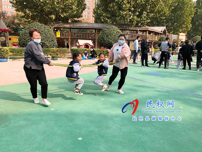 民東新區(qū)實驗幼兒園舉行秋季親子趣味運動會 民東新區(qū)實驗幼兒園舉行秋季親子趣味運動會