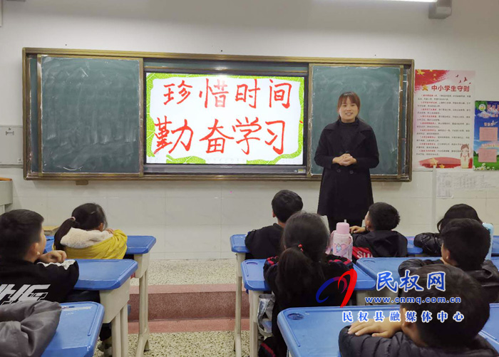 縣民族學(xué)校舉行“珍惜時(shí)間 勤奮學(xué)習(xí)”主題班會(huì) 縣民族學(xué)校舉行“珍惜時(shí)間 勤奮學(xué)習(xí)”主題班會(huì)