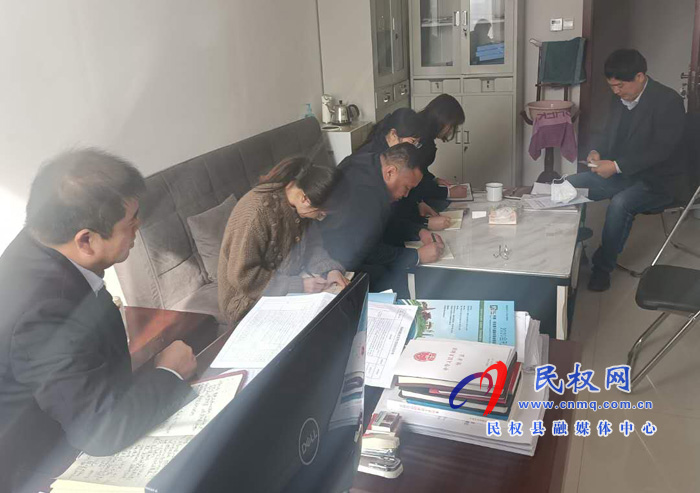 我縣各鄉(xiāng)鎮(zhèn)、（街道辦）縣直各單位傳達貫徹全縣脫貧攻堅工作推進會議精神
