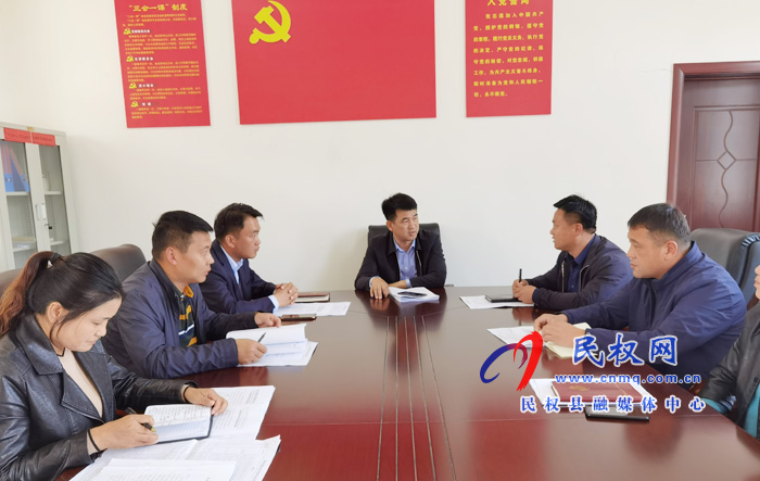 我縣各鄉(xiāng)鎮(zhèn)、（街道辦）縣直各單位傳達貫徹全縣脫貧攻堅工作推進會議精神
