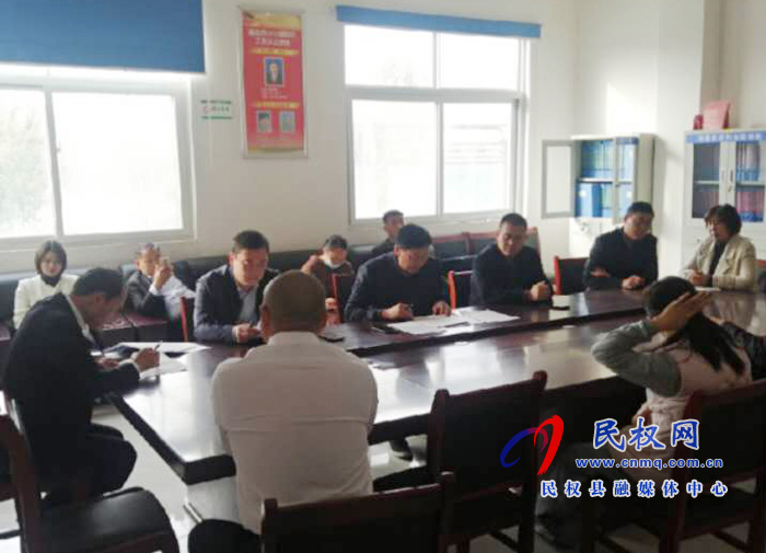 我縣各鄉(xiāng)鎮(zhèn)、（街道辦）縣直各單位傳達貫徹全縣脫貧攻堅工作推進會議精神