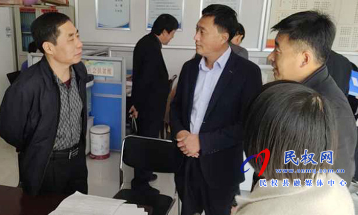 縣委常委、組織部長(zhǎng)何玉明到褚廟鄉(xiāng)督導(dǎo)脫貧攻堅(jiān)工作