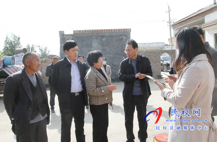縣委常委、常務(wù)副縣長(zhǎng)李啟峰到林七鄉(xiāng)查看第七次全國(guó)人口普查工作