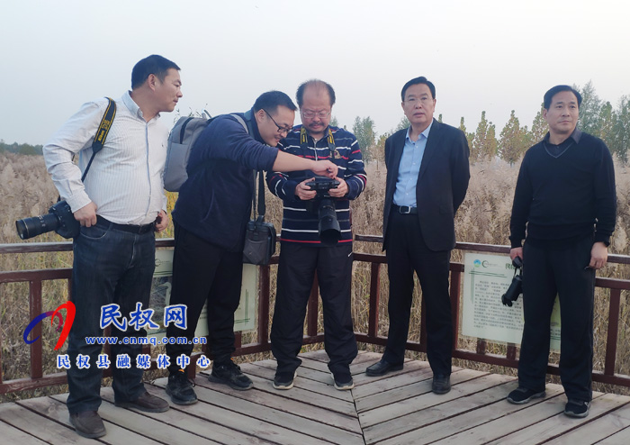 新華社河南分社社長王丁一行蒞臨我縣開展采風活動 新華社河南分社社長王丁一行蒞臨我縣開展采風活動