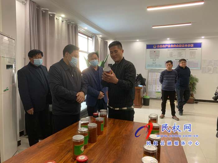 新華社河南分社社長王丁一行蒞臨我縣開展采風活動 新華社河南分社社長王丁一行蒞臨我縣開展采風活動