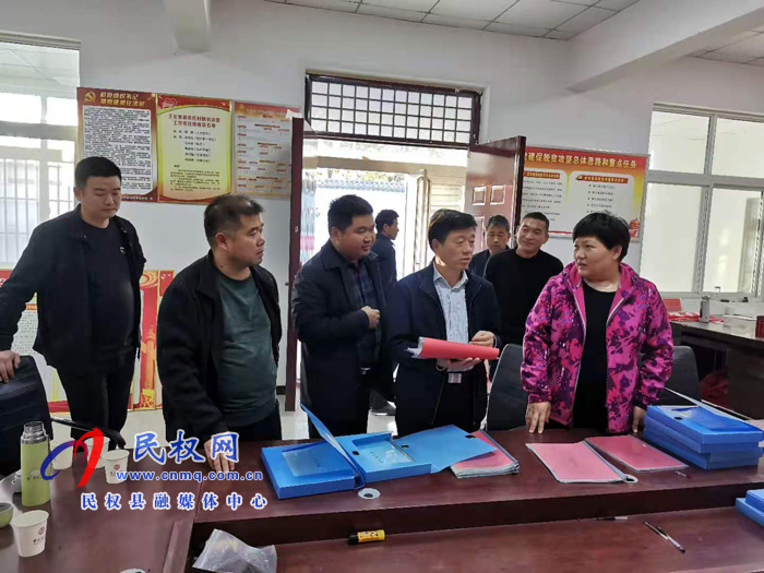 縣政府黨組成員、信訪局長(zhǎng)陳鴻志到王莊寨鎮(zhèn)督導(dǎo)脫貧攻堅(jiān)迎檢