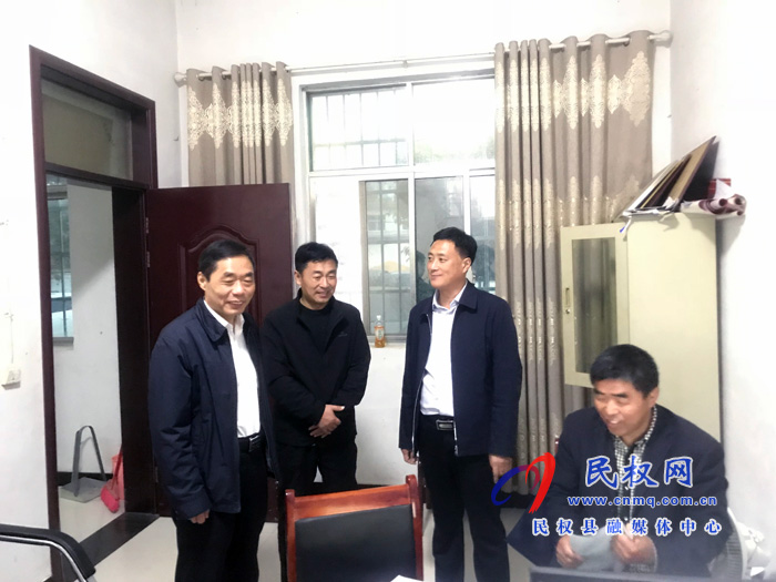 縣委常委、組織部長何玉明到褚廟鄉(xiāng)督導脫貧攻堅工作