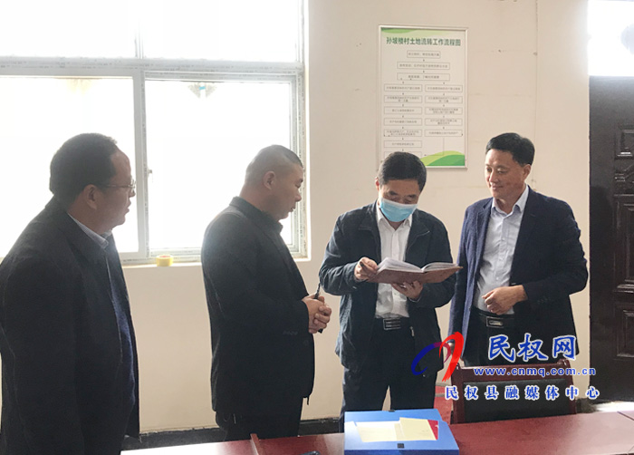 縣委常委、組織部長何玉明到褚廟鄉(xiāng)督導(dǎo)脫貧攻堅工作