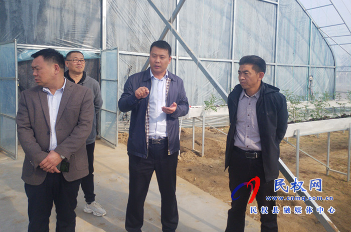 市發(fā)改委副調研員劉運清一行到雙塔鎮(zhèn)高效農(nóng)業(yè)示范園視察工作 市發(fā)改委副調研員劉運清一行到雙塔鎮(zhèn)高效農(nóng)業(yè)示范園視察工作