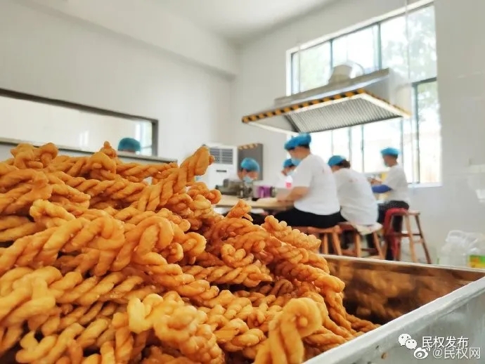 民權縣王橋鎮(zhèn):麻花產業(yè)撬開鄉(xiāng)村振興發(fā)展路 民權縣王橋鎮(zhèn):麻花產業(yè)撬開鄉(xiāng)村振興發(fā)展路