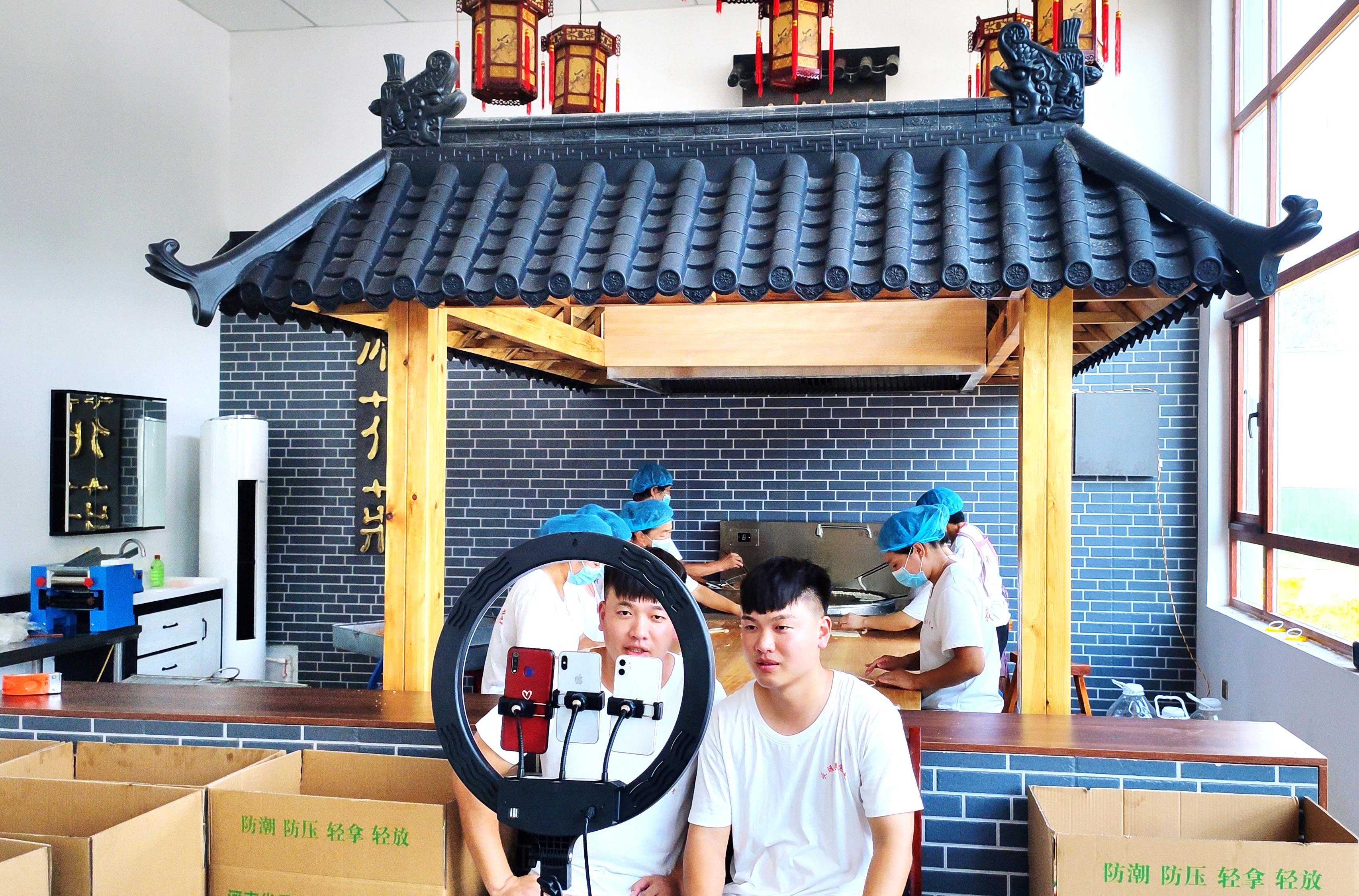 民權縣王橋鎮(zhèn):麻花產業(yè)撬開鄉(xiāng)村振興發(fā)展路 民權縣王橋鎮(zhèn):麻花產業(yè)撬開鄉(xiāng)村振興發(fā)展路
