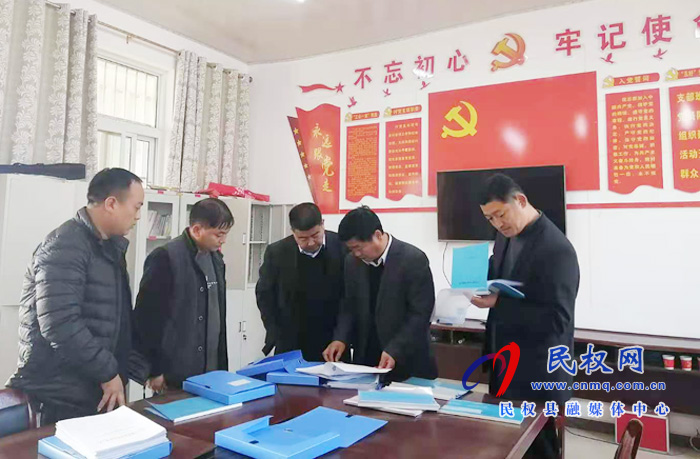 副縣長張士彬、縣總工會主席瞿志君到白云寺鎮(zhèn)督導(dǎo)脫貧攻堅(jiān)工作