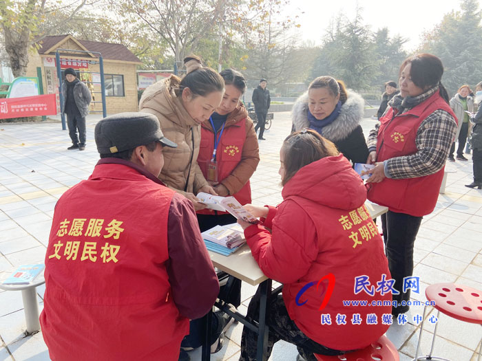 憲法知識進(jìn)萬家 法治精神入人心——民權(quán)縣開展“憲法宣傳周”活動 憲法知識進(jìn)萬家 法治精神入人心——民權(quán)縣開展“憲法宣傳周”活動