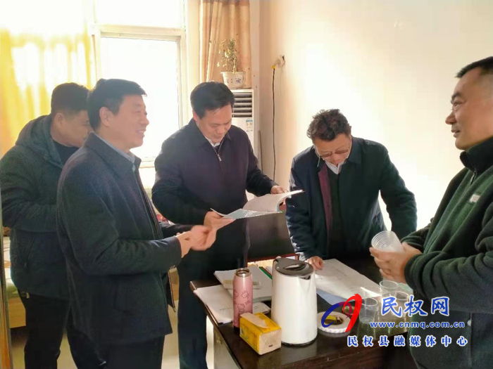 縣領(lǐng)導(dǎo)孟祥亮、陳鴻志督導(dǎo)伯黨鄉(xiāng)脫貧攻堅(jiān)工作