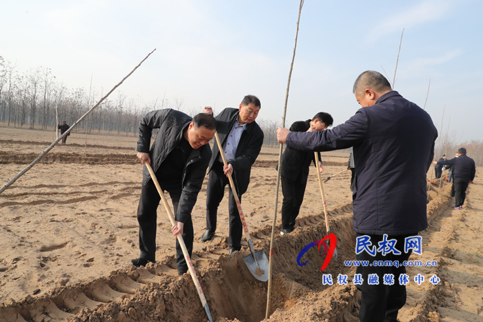 我縣組織開展冬季義務(wù)植樹活動(dòng) 我縣組織開展冬季義務(wù)植樹活動(dòng)