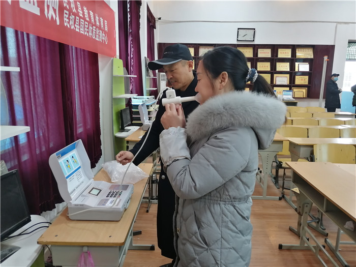 民權(quán)縣教體局國民體質(zhì)監(jiān)測(cè)中心到第三小學(xué)開展教師體質(zhì)測(cè)試工作 民權(quán)縣教體局國民體質(zhì)監(jiān)測(cè)中心到第三小學(xué)開展教師體質(zhì)測(cè)試工作