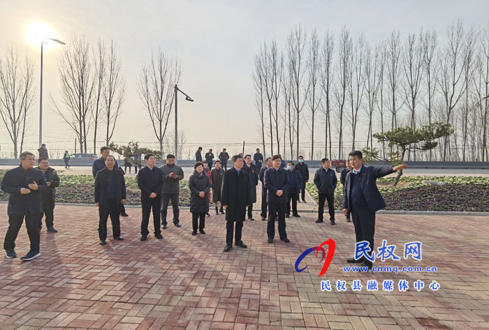 市委宣傳部常務(wù)副部長(zhǎng)劉玉杰帶領(lǐng)全市宣傳工作“八大工程”推進(jìn)觀摩團(tuán)成員走進(jìn)我縣進(jìn)行觀摩