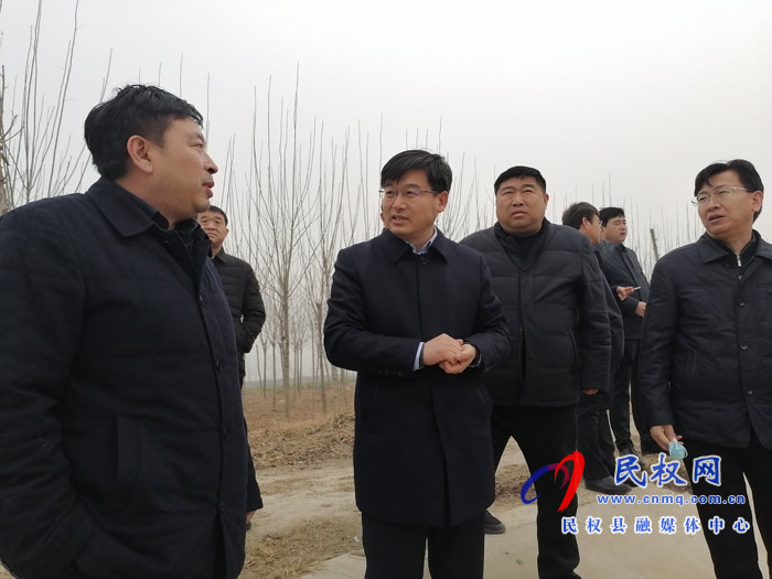 縣委副書記、縣長張團(tuán)結(jié)調(diào)研我縣大沙河水污染防治和大氣污染防治工作