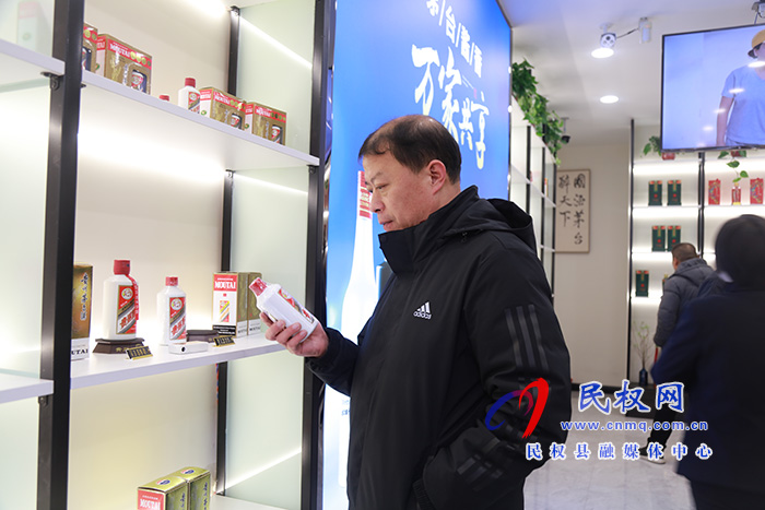 走進(jìn)民權(quán)首家茅臺(tái)體驗(yàn)館?帶您體驗(yàn)酒文化的世界 走進(jìn)民權(quán)首家茅臺(tái)體驗(yàn)館?帶您體驗(yàn)酒文化的世界