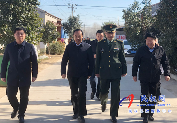 縣領導走訪慰問立功受獎軍人家屬 縣領導走訪慰問立功受獎軍人家屬