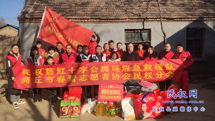 紅十字會:為貧困學(xué)子送溫暖 紅十字會:為貧困學(xué)子送溫暖