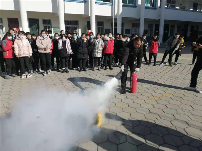 第三小學(xué)舉行消防安全滅火演練活動(dòng) 第三小學(xué)舉行消防安全滅火演練活動(dòng)