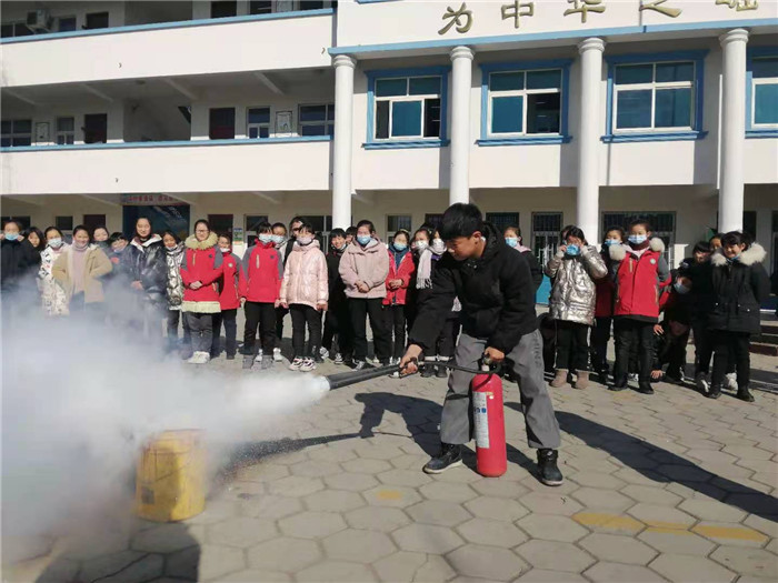 第三小學(xué)舉行消防安全滅火演練活動(dòng) 第三小學(xué)舉行消防安全滅火演練活動(dòng)