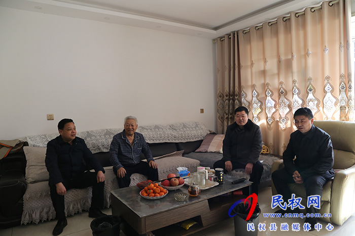 縣人大機(jī)關(guān)開展春節(jié)前走訪慰問老干部活動(dòng) 縣人大機(jī)關(guān)開展春節(jié)前走訪慰問老干部活動(dòng)